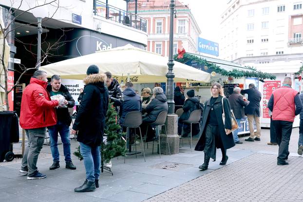 Zagreb: Otvorene su prve kućice Adventa