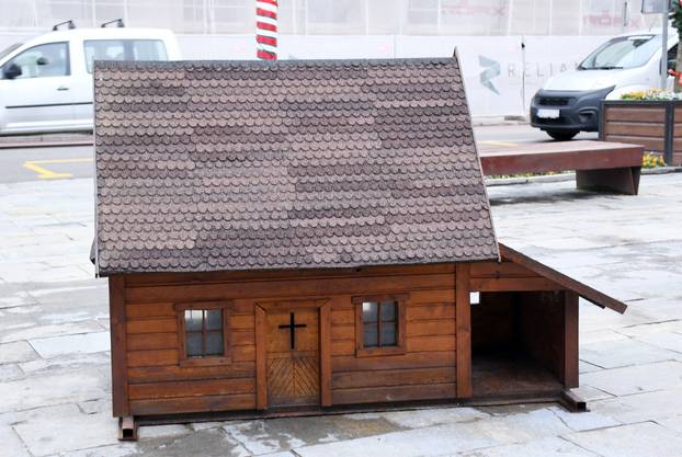Sisak: Maketa posavskog sela ukrašava prostor kod božićnog drveta