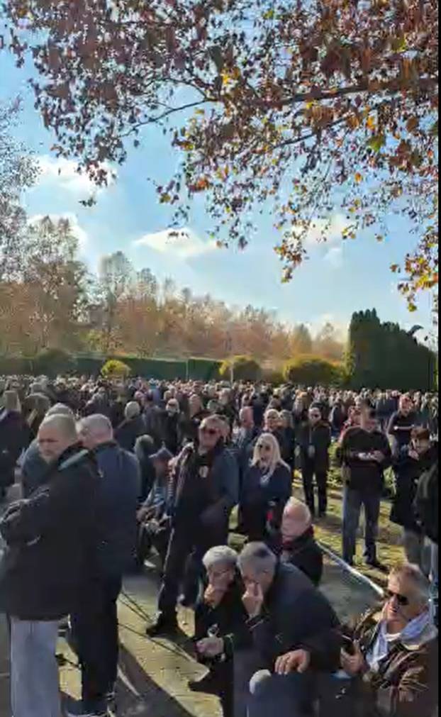FOTO Posljednji ispraćaj heroja Vukovara Nicoliera:  Ljudi stižu iz cijele Hrvatske. Grad je pun...