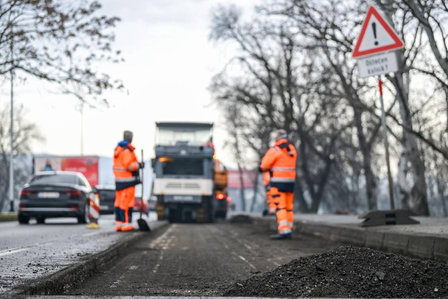 Zagreb: Započela hitna sanacija kolnika na Aveniji Većeslava Holjevca