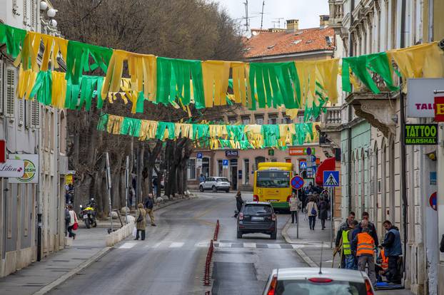Pulski navijači "Demoni" ususret svečanoj proslavi 30. rođendana počeli s ukrašavanjem grada