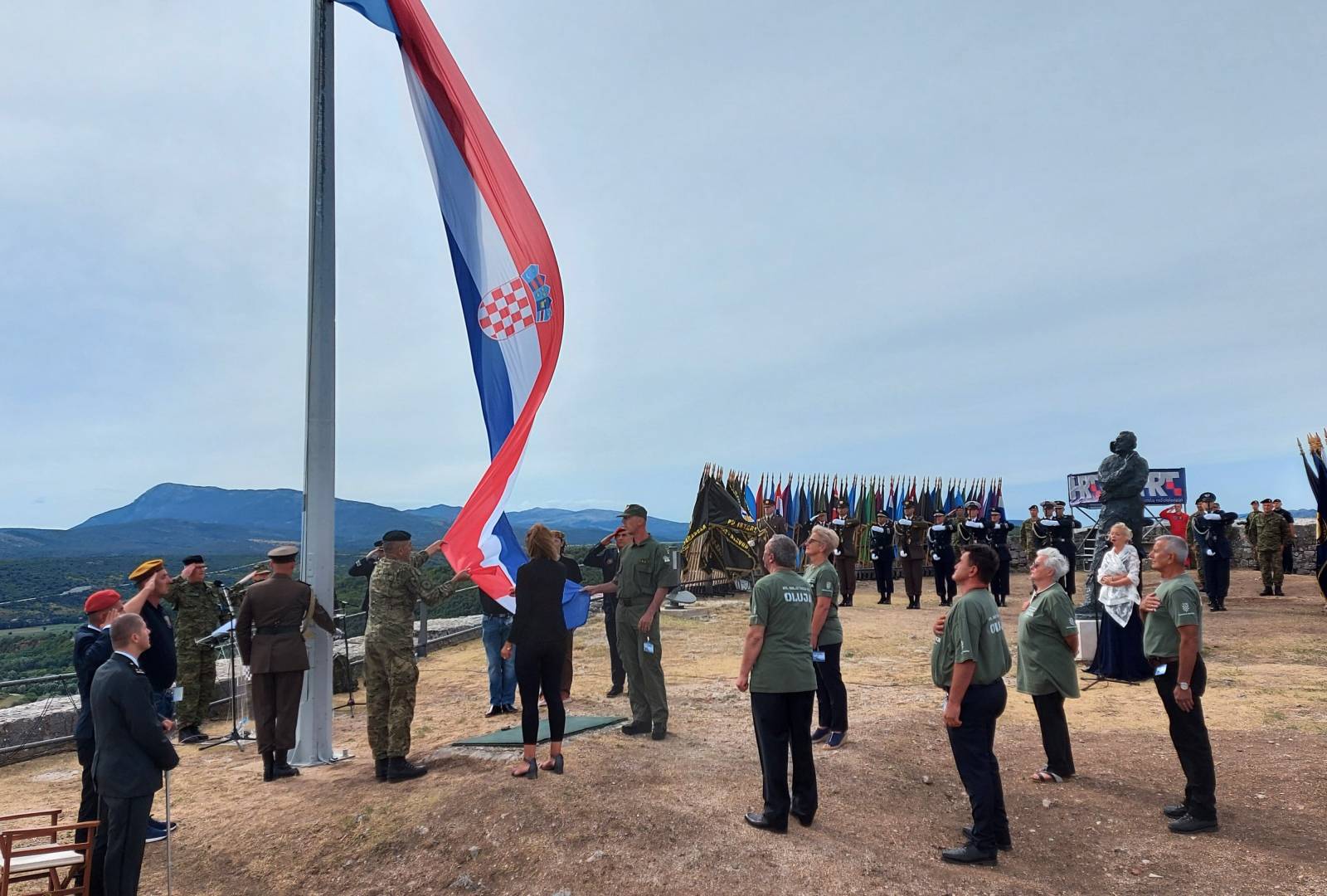 Podizanje zastave Republike Hrvatske na kninskoj tvrđavi povodom obljetnice Oluje