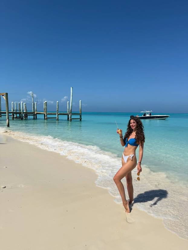 Sjećate se Martine iz Ljubav je na selu? Danas putuje svijetom i obožava pozirati u tangicama