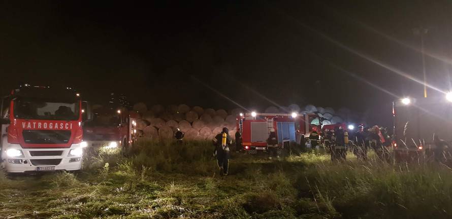 Buknuo požar u tvornici papira u Radničkoj cesti u Zagrebu