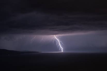 FOTO: Pogledajte kako je sinoć izgledalo nebo iznad Dalmacije