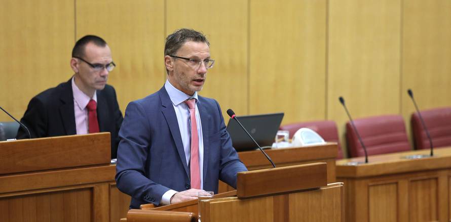 Vujčić branio HNB: 'Nikome ne plaćamo masaže, saune i jelo'