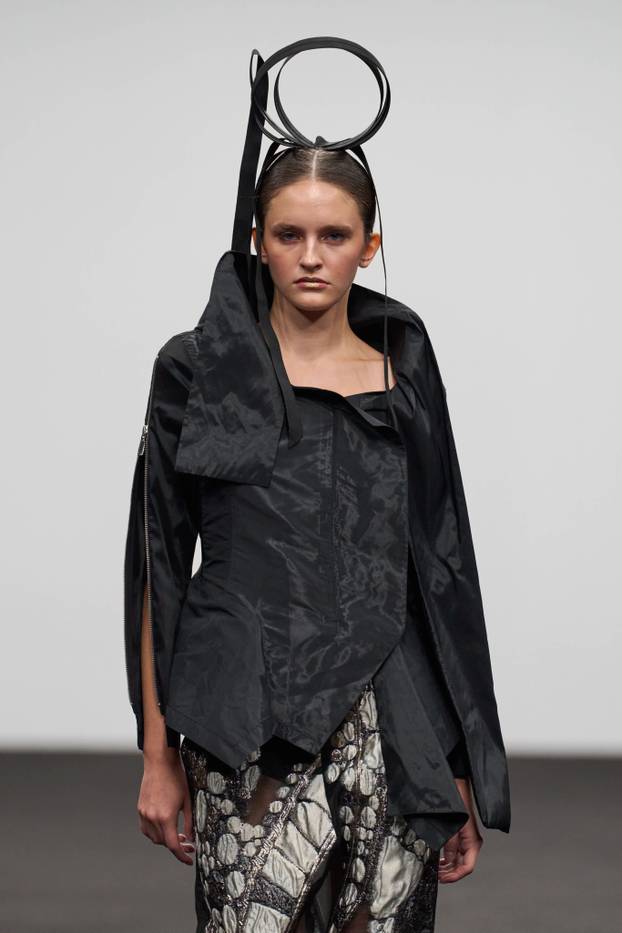 Divne kreacije: Pogledajte reviju Ksenije Vrbanić u Dubaiju