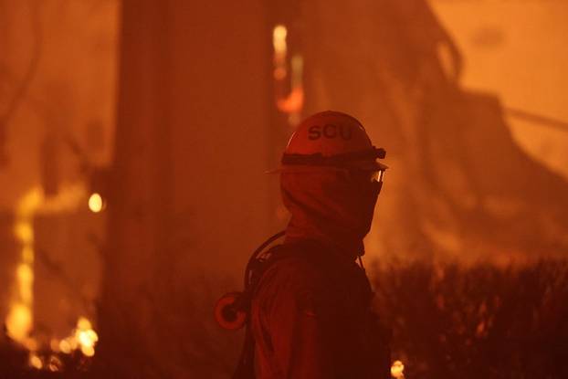 100 FOTOGRAFIJA UŽASA Ovo su vatrogasci snimili u paklu LA-a!