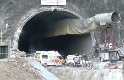 Radnici još uvijek zarobljeni u indijskom tunelu, spasioci imaju problema s opremom