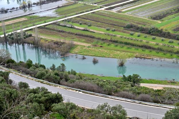 Vrgorac: Poplavljeno Polje jezero uslijed obilnih kiša