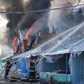 Dramatične snimke Beograda iz zraka: Vatrogasci gase vatru koja 'guta' kineske trgovine