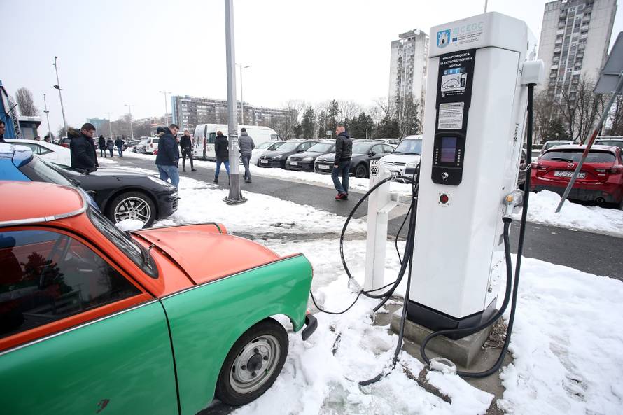 S osam kuna  prijeđe 100 km, a treba mu 5 sati da ga napuni