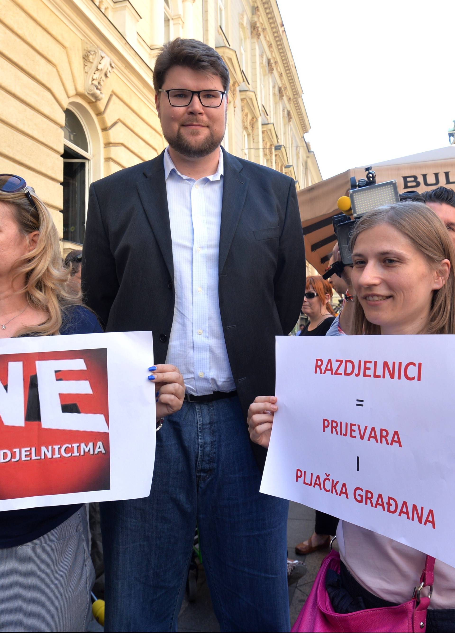 Građani izvrijeđali SDP-ovce: "Lopine, sve vas treba gaziti"