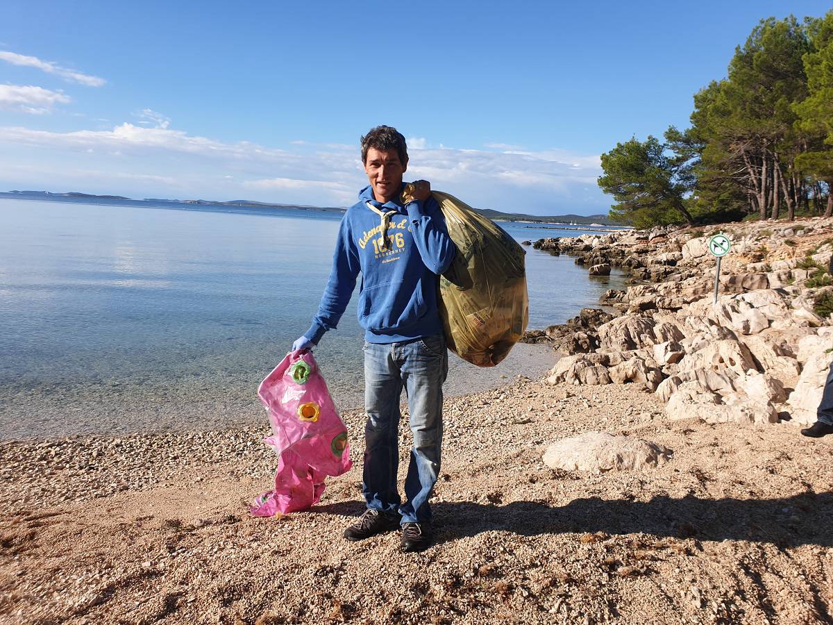 Sad je plaža Pilatuša kao nova: Čistili  je osnovnoškolci, vrtićani, njihove tete, pomogli i mještani