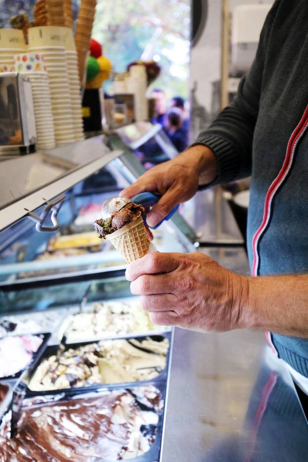 U povodu kraja turističke sezone, pulska slastičarnica nudi svima besplatan sladoled