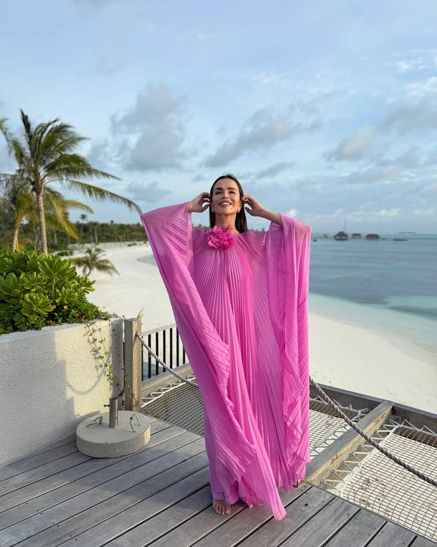 Siječanj iz snova! Brena, Maja, Severina i Nives zamijenile su tmurnu zimu za spokojno ljeto