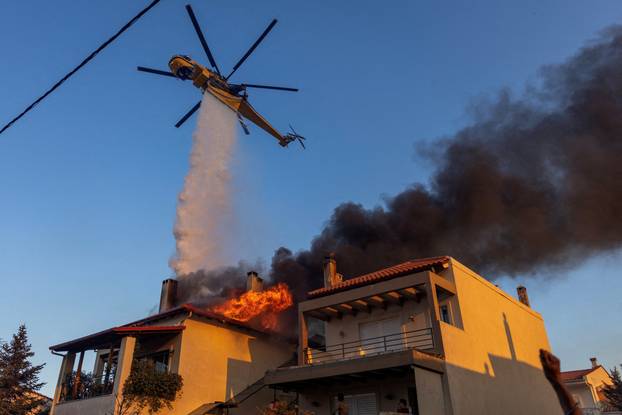 Wildfire in Kryoneri near Athens