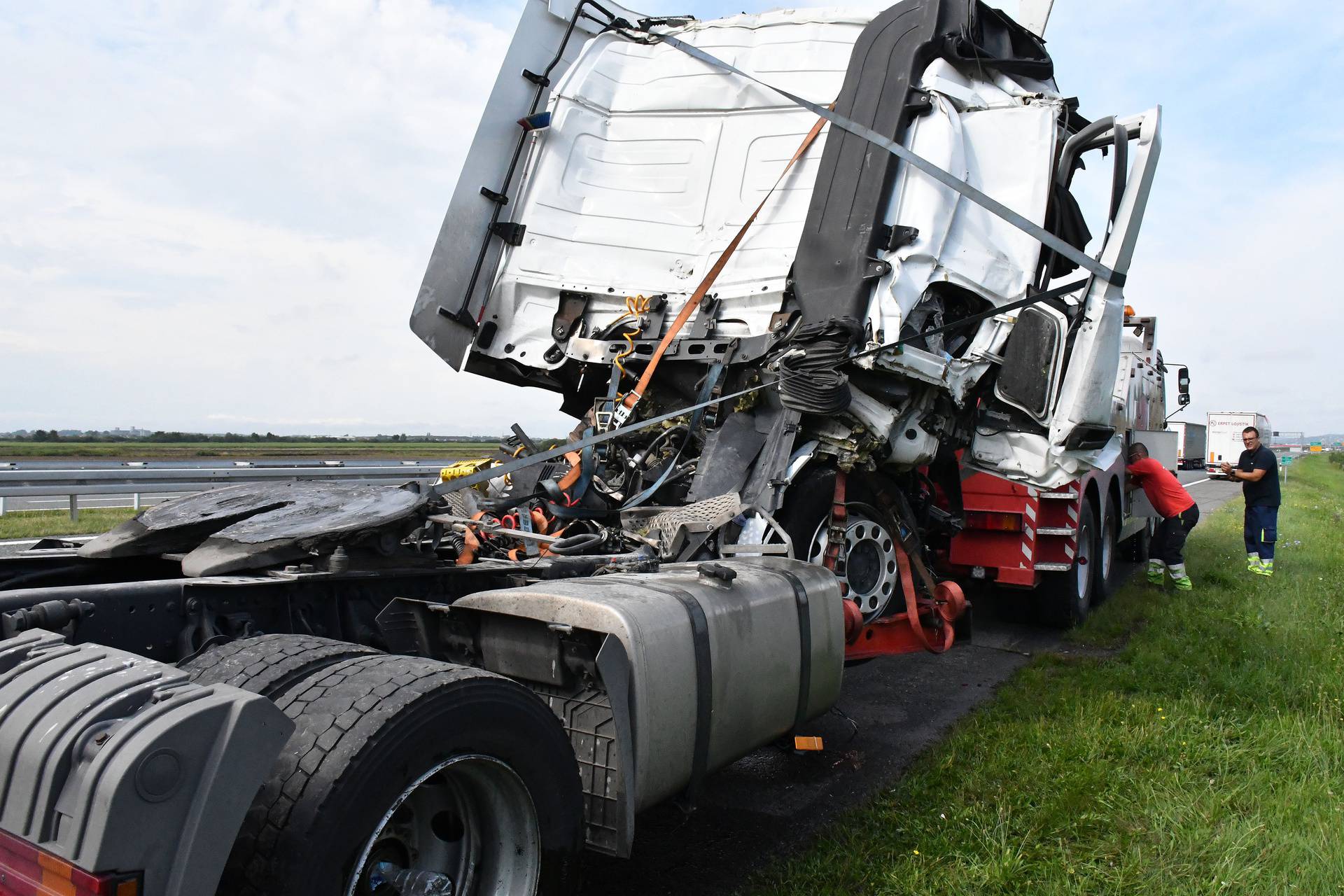 Na autocesti A3 kod Slavonskog Broda sudarila se dva kamiona iste prijevozničke tvrtke iz Turske
