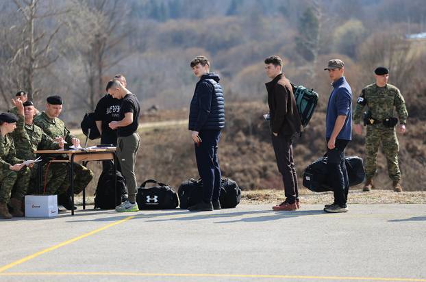 Ministar Anušić i general Kundid na prvom danu TVO-a na Slunju