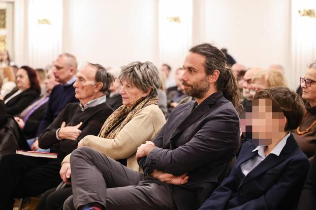 Zagreb: Promocija knjige Žene koje mašu rukama Jadranke Kosor