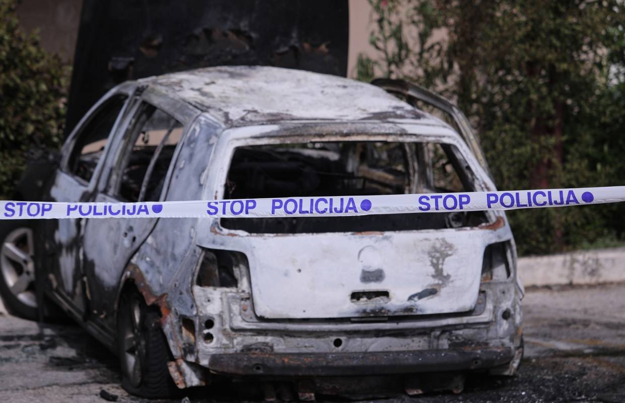 U Splitu eksplodirao pa u potpunosti izgorio automobil