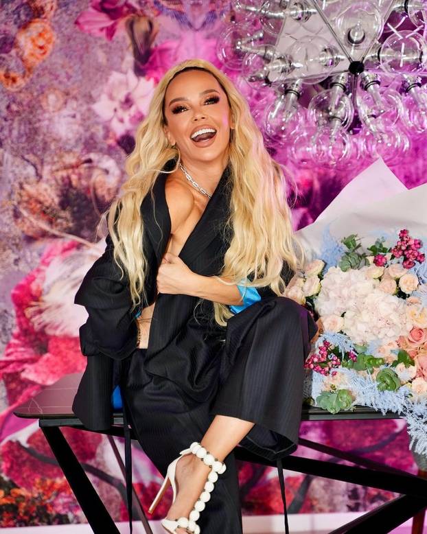 FOTO Maja Šuput proslavila 45. rođendan: Ovako je pjevačica izgledala na početku karijere