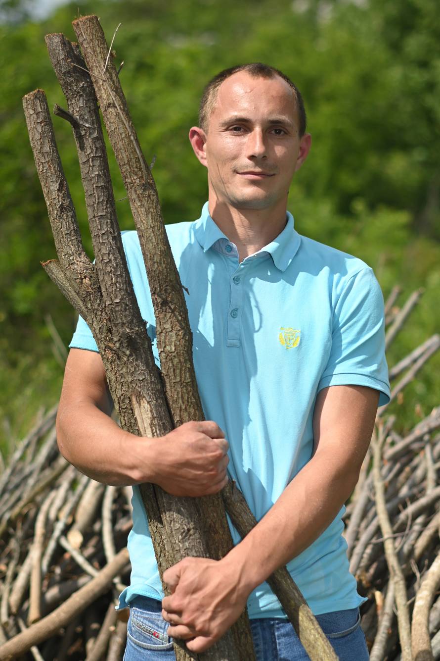 Vrgorac, 07.05.2024 -  Mate Begovic na setu Ljubav je na selu