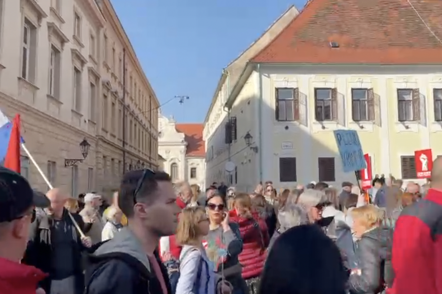 Okupljanje prosvjednika na Markovom trgu