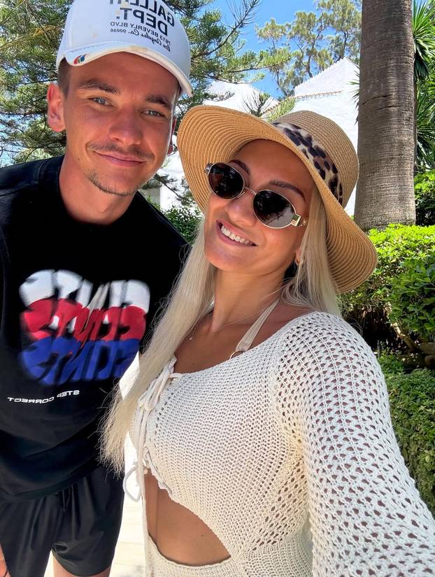 FOTO Zanosna plavuša bodrit će češkog golmana protiv Hrvatske