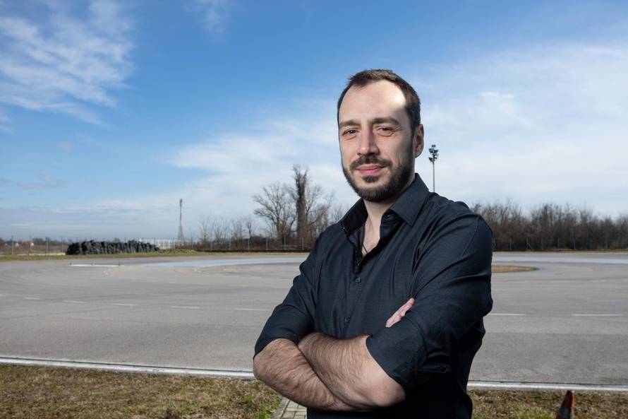 Šebalj u drami: Glumac Stjepan Perić s autom odletio na travu