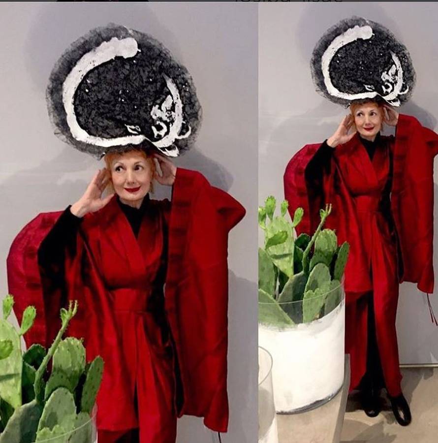 Neobični šešir: Josipa Lisac se pohvalila rojem leptira na glavi