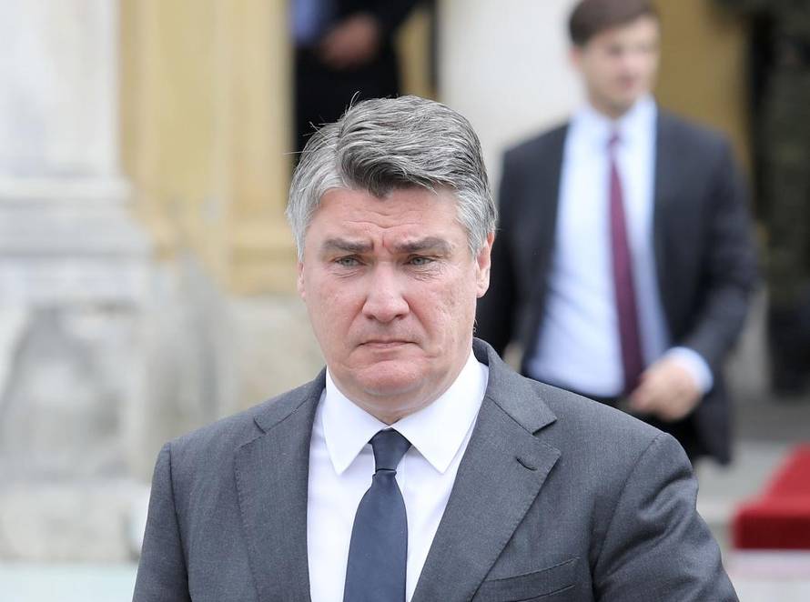 Predsjednik odlazi iz HNK nakon svečane akademije povodom obilježavanja Dana Hrvatske vojske