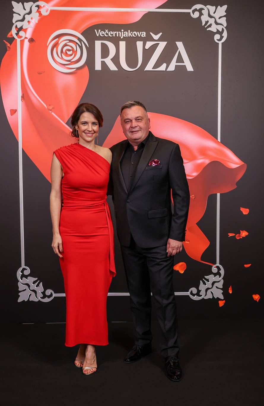 Zagreb: Uzvanici na dodjelu medijske nagrade "Večernjakova ruža" u Hrvatskom narodnom kazalištu