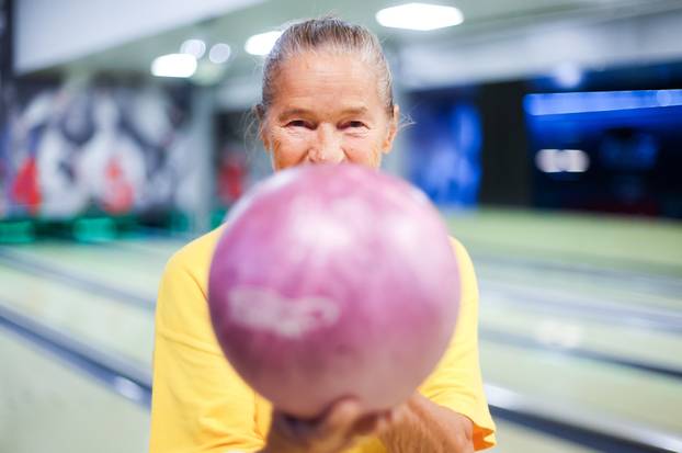Zagreb: Druženje umirovljenika u Bowlingu Clubu 