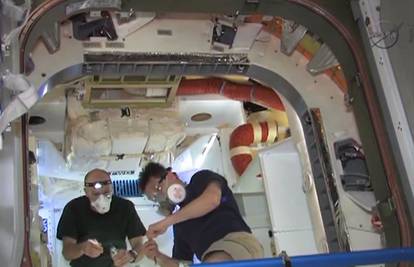 Astronauti 'uletjeli' u kapsulu: Ima miris kao novi automobil