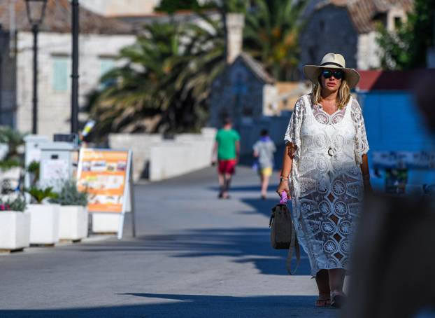 Iva Todori? iskoristila odmor nakon predavanja Ane Bu?evi? i prošetala Visom