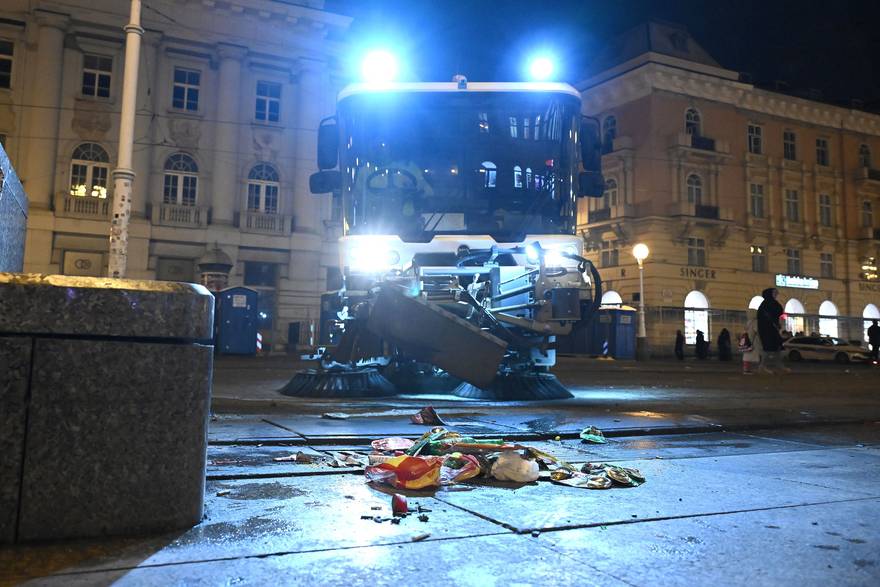 Evo koji iznos &cacute;e Toma&scaron;evi&cacute; tra&zcaron;iti od Plenkovi&cacute;a za &ccaron;i&scaron;&cacute;enje Trga nakon do&ccaron;eka!