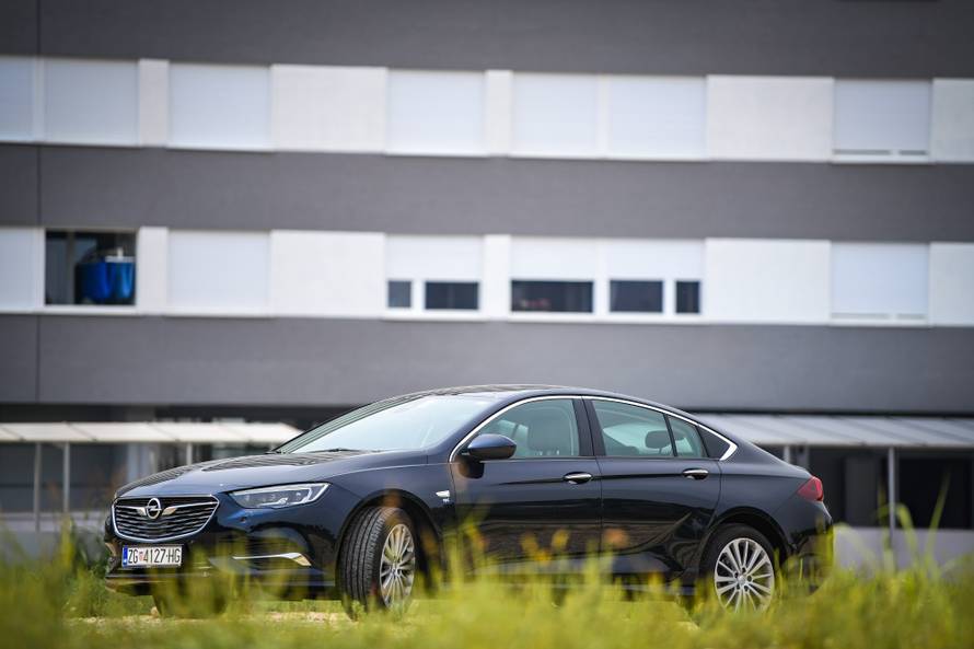 Opel Insignia na testu: Moćna limuzina sa stilom i klasom