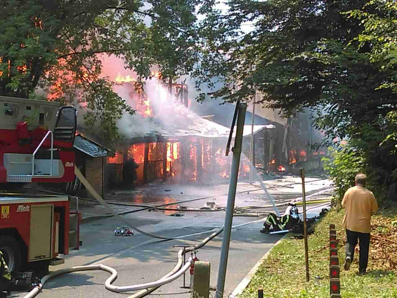 Četvero kolabiralo: Vatrogasci u borbi s vatrom i dehidracijom