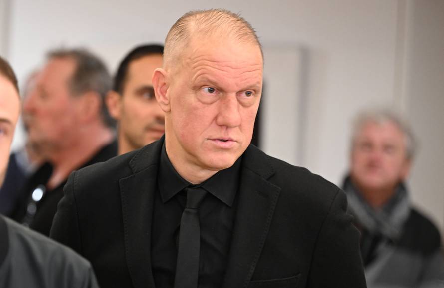 Funeral service for former national player and Werder goalkeeper Burdenski