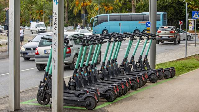 Pula: Električni romobili za najam dobili su svoje iscrtano parkiralište