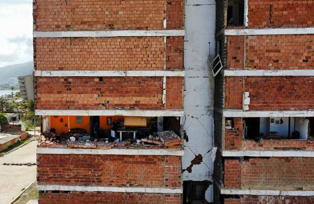 Aftermath of earthquakes in La Guaira