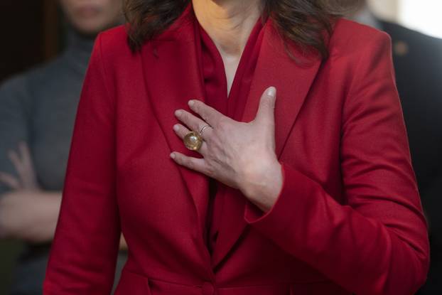 Što nosi Sanja Musić Milanović? Dizajnerski nakit, sunčane od 130 eura,  odjeća sa sniženja...