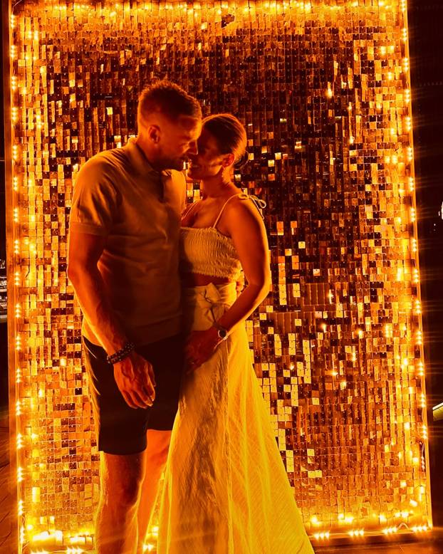 FOTO 'Kraljica sponzoruša' fotkala se potpuno gola: 'Ti si majka, razmisli o svojoj obitelji'