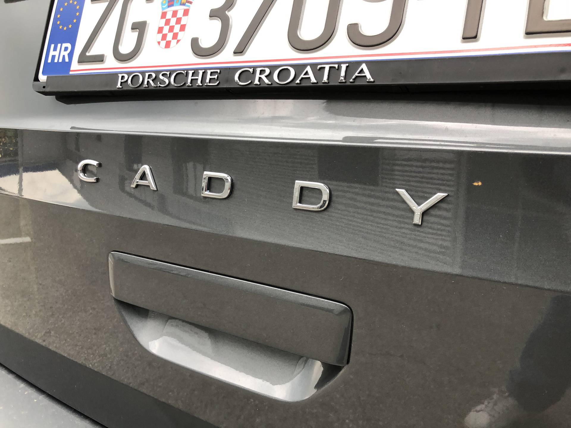 VW Caddy nikad nije bio veći, a vozi se neočekivano dobro