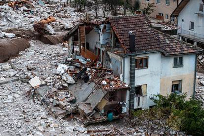 FOTO Jablanica, dan poslije: Ovo su prizori užasa iz zraka, kamenje je zatrpalo kuće