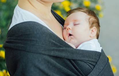 Svi razlozi za nošenje bebe u naručju: Tako se najbrže smire