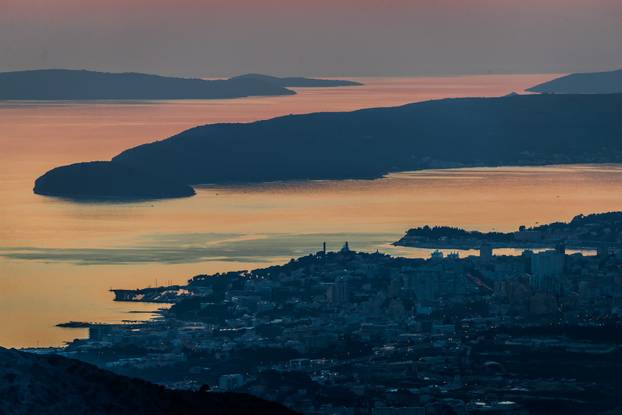 Gornje Sitno, Mosor: Pogled na Split u suton