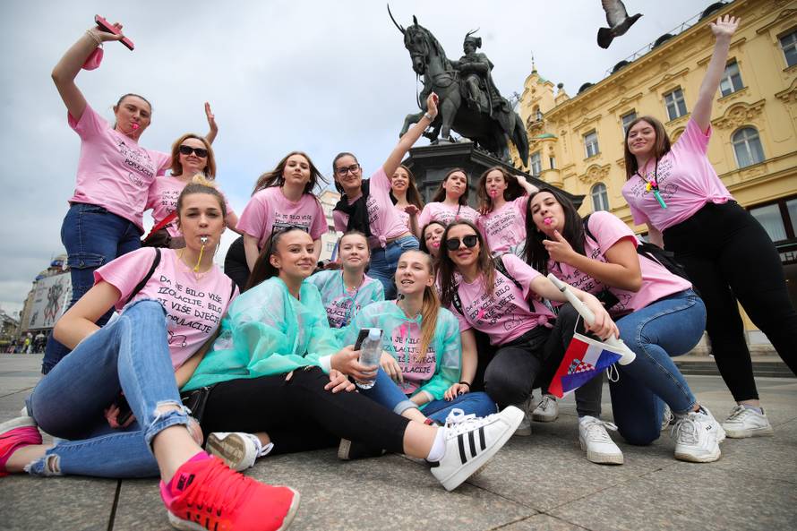 Zagreb: Unatoč zabrani učenici se na Trgu bana Jelačića okupljaju za norijadu