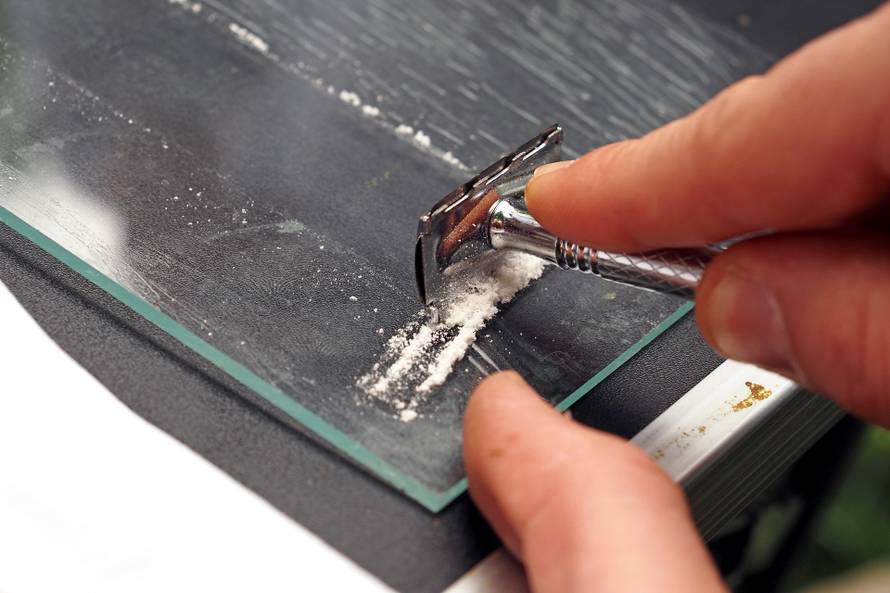 Od otrova mojih pčela radim kreme protiv bora i bolova